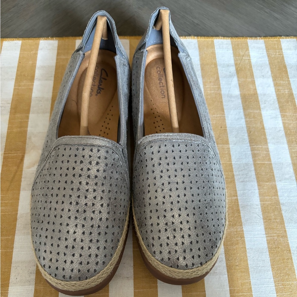 NWOT Clark Espadrille Slip-ons Size 9W  Elaina Ruby in Pewter